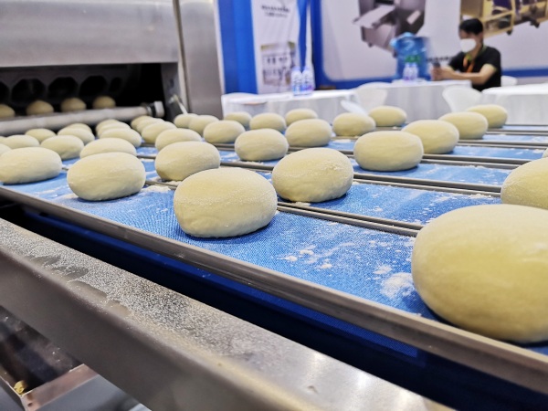 高含水小餐包制作與面團(tuán)分塊滾圓技術(shù)解析